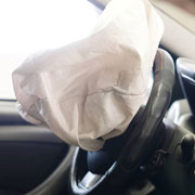 Airbags TAKATA : lancement de la 1ère action de groupe « nouvelle génération » (après réforme de la loi) dans ce scandale et mise en place de mesures réglementaires protectrices et palliatives pour les consommateurs.